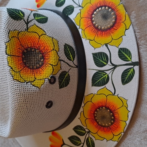 Hat - Picture 4 of 5